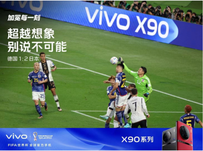 vivo充分利用赞助商身份所获得的官方物料传播权益,以“加冕每一刻”为营销主题,在品牌官方视频号、公众号、微博等平台,发布关键赛事结果或赛场上的经典画面,通过有感染力的文案将品牌精神与体育精神强关联,与每一位球迷共同见证每一个血脉贲张的时刻。通过社交互动,与用户建立起有温度、有共鸣的连接,陪伴用户经历赛事全程。 vivo充分利用赞助商身份所获得的官方物料传播权益,以“加冕每一刻”为营销主题,在品牌官方视频号、公众号、微博等平台,发布关键赛事结果或赛场上的经典画面,通过有感染力的文案将品牌精神与体育精神强关联,与每一位球迷共同见证每一个血脉贲张的时刻。通过社交互动,与用户建立起有温度、有共鸣的连接,陪伴用户经历赛事全程。